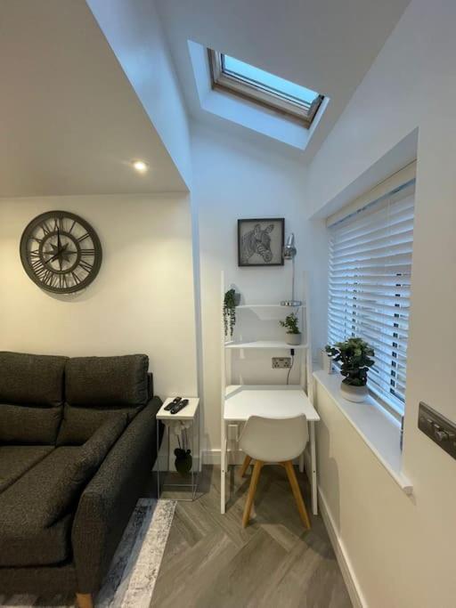 Stylish & Cosy 1 Bed Apartment Swindon Zewnętrze zdjęcie