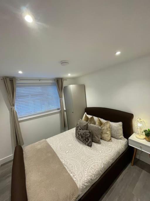 Stylish & Cosy 1 Bed Apartment Swindon Zewnętrze zdjęcie