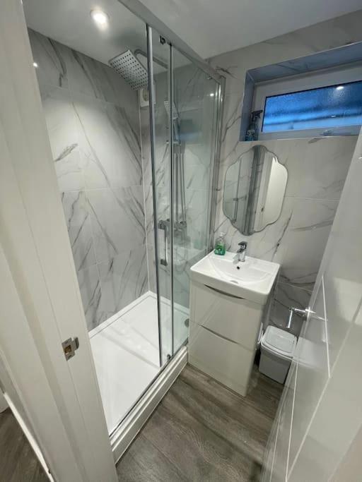 Stylish & Cosy 1 Bed Apartment Swindon Zewnętrze zdjęcie